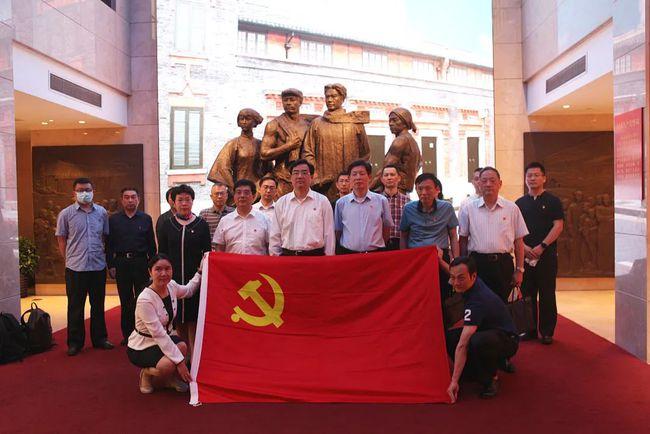 逃出安逸小乡村